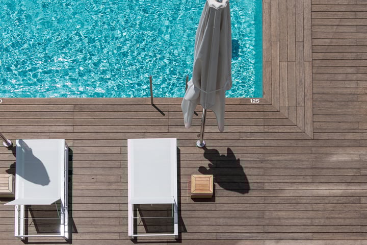 5 examples of bamboo decking around a pool