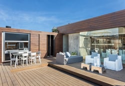 A rooftop with bamboo decking board and wall covering in Buenos Aires